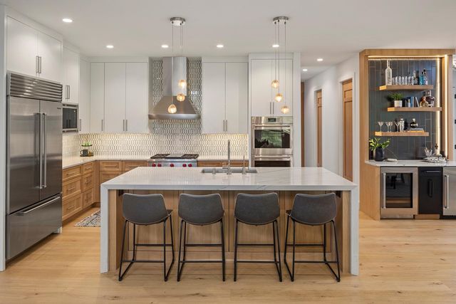 2290 Melody Hill Road, Chanhassen, MN 55331