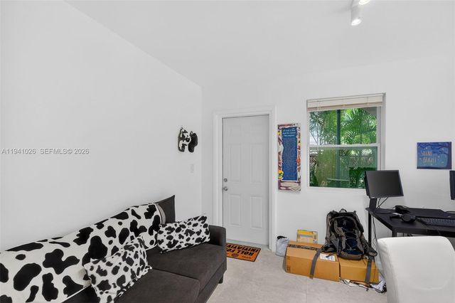 3676 Oak Ave 4, Miami, FL 33133