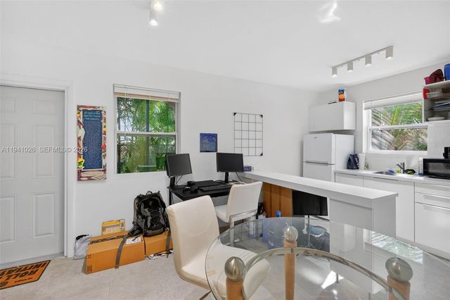 3676 Oak Ave 4, Miami, FL 33133