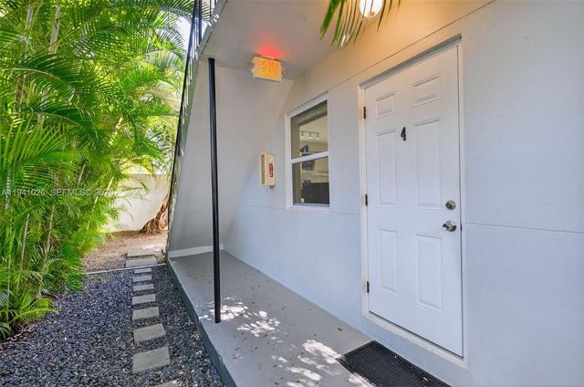 3676 Oak Ave 4, Miami, FL 33133