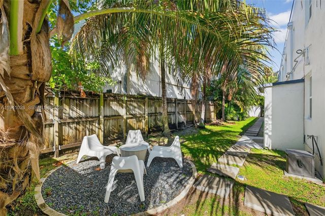 3676 Oak Ave 4, Miami, FL 33133