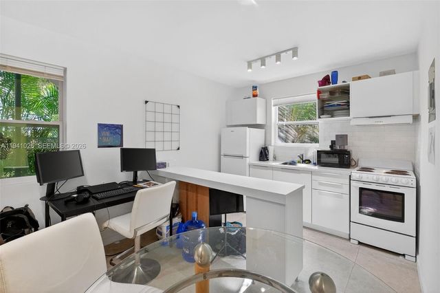 3676 Oak Ave 4, Miami, FL 33133