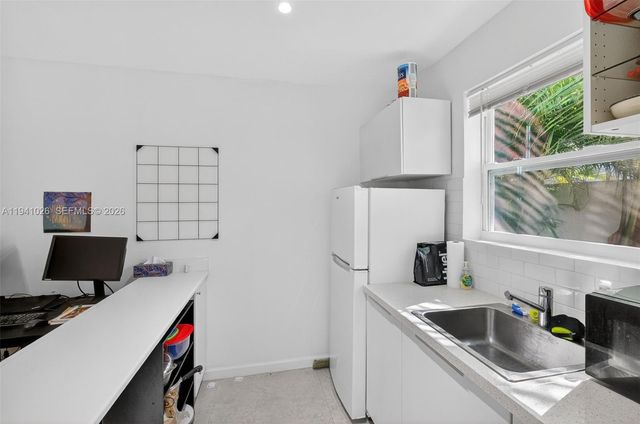 3676 Oak Ave 4, Miami, FL 33133