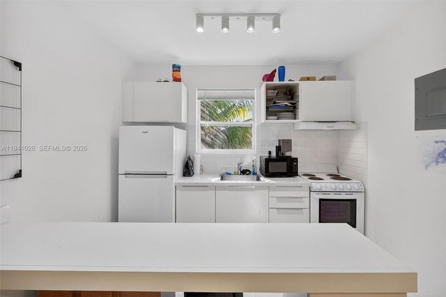 3676 Oak Ave 4, Miami, FL 33133