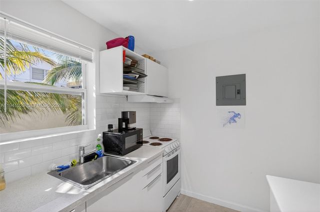 3676 Oak Ave 4, Miami, FL 33133