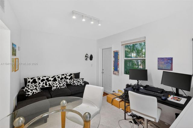 3676 Oak Ave 4, Miami, FL 33133