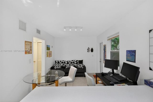 3676 Oak Ave 4, Miami, FL 33133