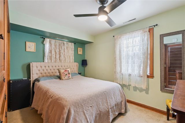 287 8th Ave, Marion, IA 52302