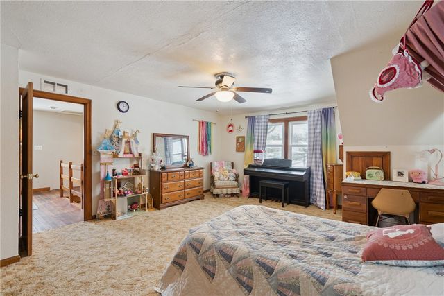 287 8th Ave, Marion, IA 52302