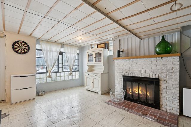 287 8th Ave, Marion, IA 52302