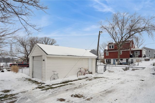 287 8th Ave, Marion, IA 52302