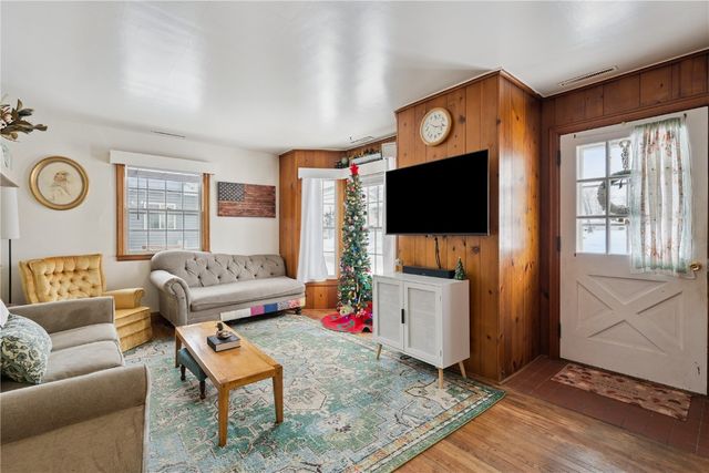 287 8th Ave, Marion, IA 52302