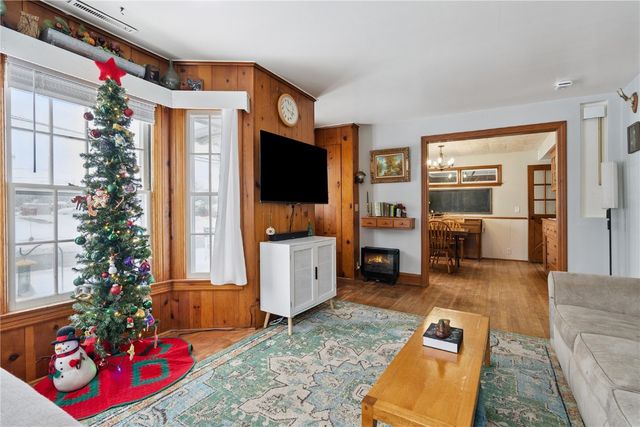 287 8th Ave, Marion, IA 52302