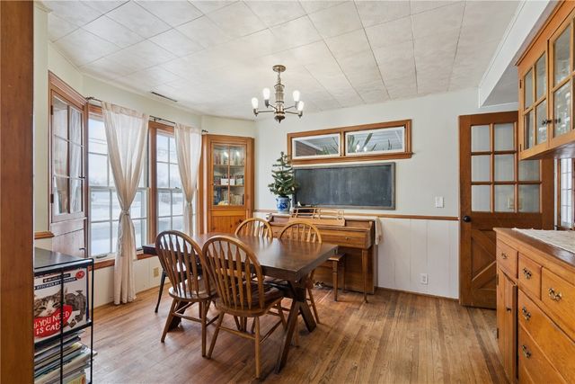 287 8th Ave, Marion, IA 52302