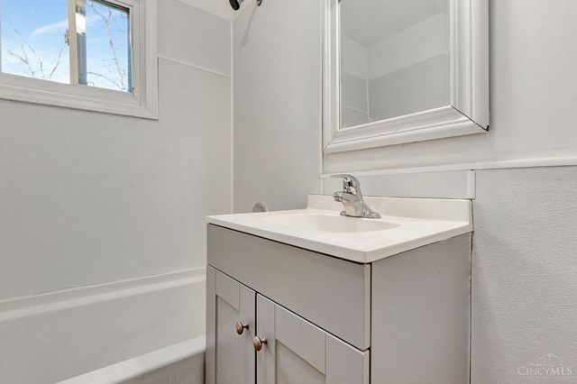 1976 Queen City Avenue, Cincinnati, OH 45214