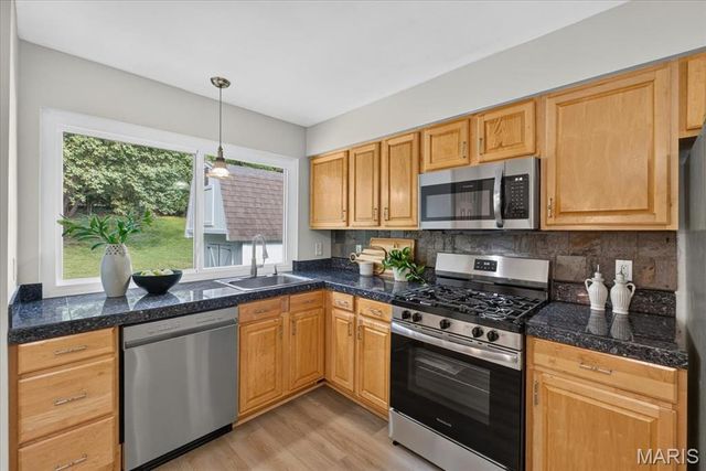 930 Bellestri Drive, Ballwin, MO 63021