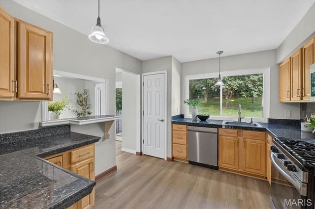 930 Bellestri Drive, Ballwin, MO 63021