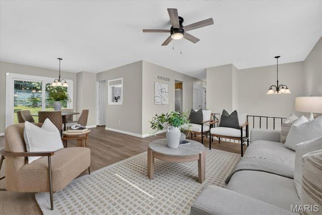 930 Bellestri Drive, Ballwin, MO 63021