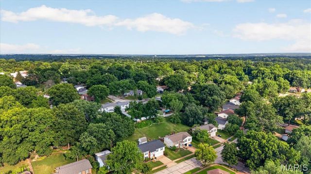 930 Bellestri Drive, Ballwin, MO 63021