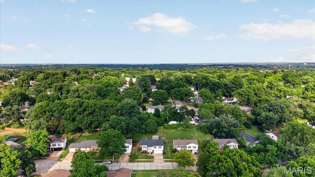 930 Bellestri Drive, Ballwin, MO 63021