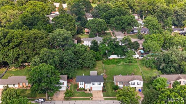 930 Bellestri Drive, Ballwin, MO 63021