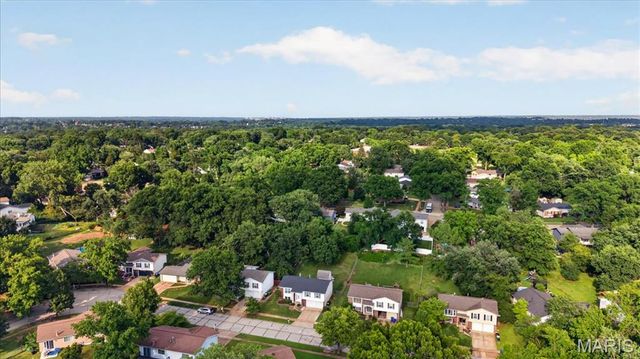930 Bellestri Drive, Ballwin, MO 63021