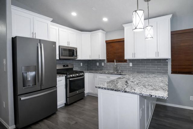 813 Waterfall Drive NE, Rio Rancho, NM 87144