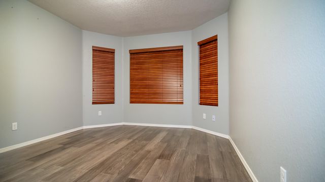 813 Waterfall Drive NE, Rio Rancho, NM 87144