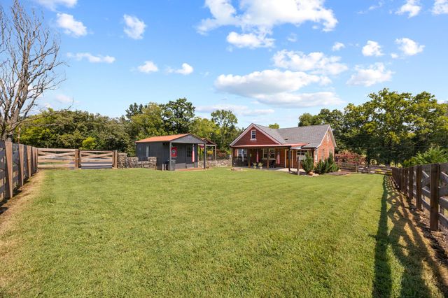 2890 Greens Mill Rd, Columbia, TN 38401