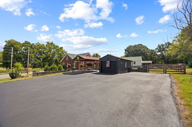 2890 Greens Mill Rd, Columbia, TN 38401