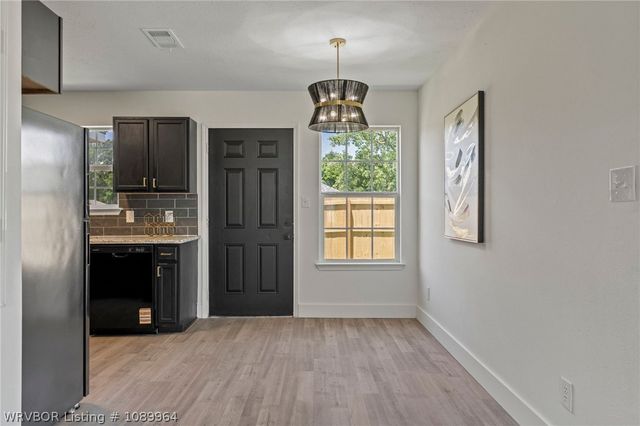 4207 N Oak Park Circle, Fort Smith, AR 72904
