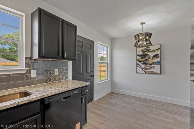 4207 N Oak Park Circle, Fort Smith, AR 72904