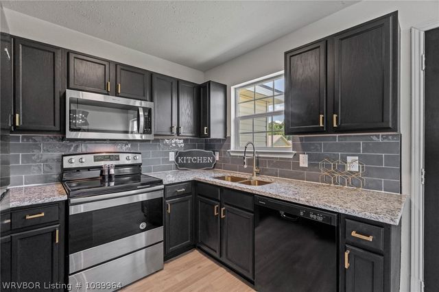 4207 N Oak Park Circle, Fort Smith, AR 72904