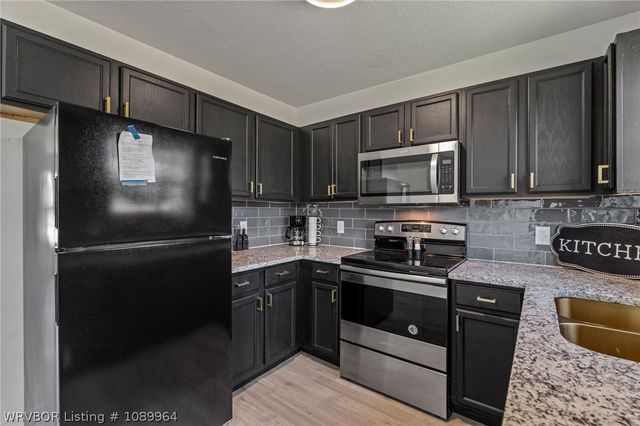 4207 N Oak Park Circle, Fort Smith, AR 72904