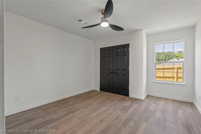 4207 N Oak Park Circle, Fort Smith, AR 72904