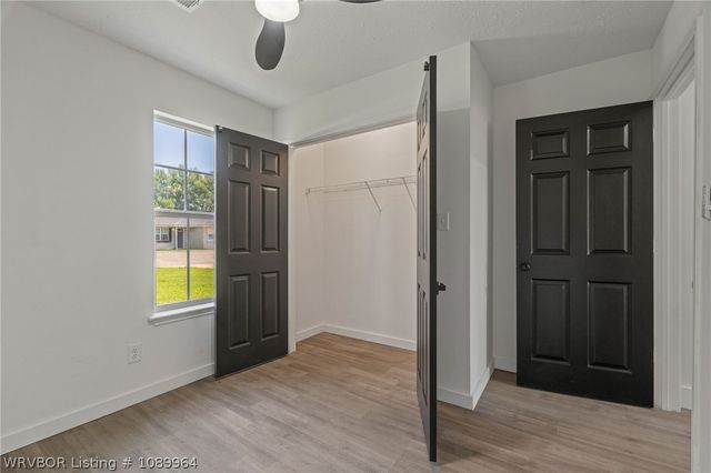 4207 N Oak Park Circle, Fort Smith, AR 72904