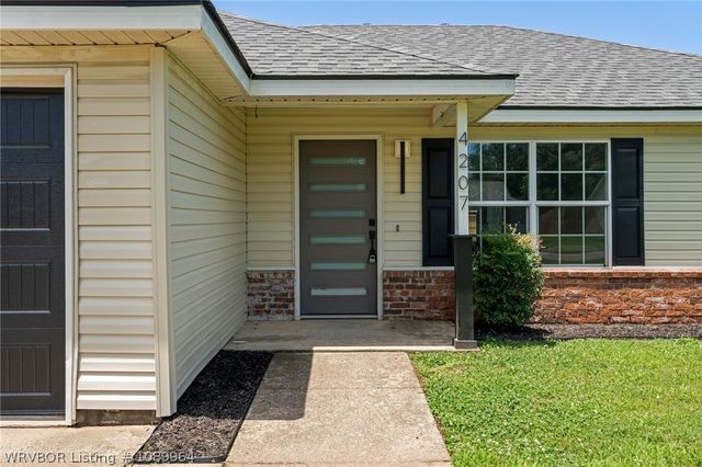 4207 N Oak Park Circle, Fort Smith, AR 72904
