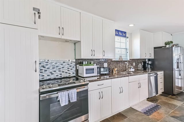 3917 3rd Street, Galveston, TX 77554