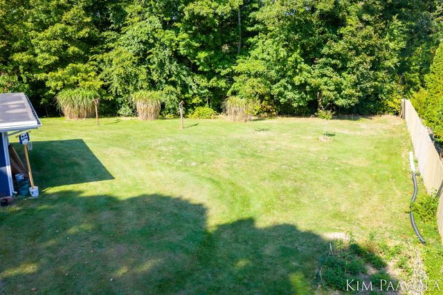 5555 Skyway Drive NE, Comstock Park, MI 49321