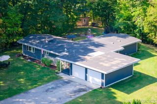 5555 Skyway Drive NE, Comstock Park, MI 49321