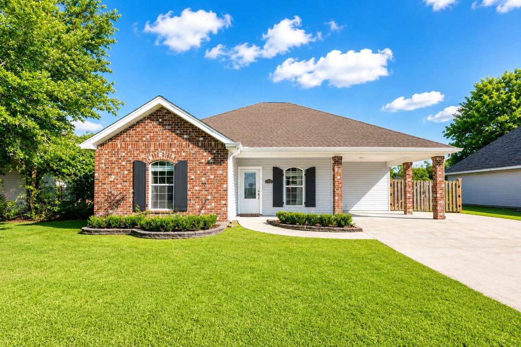 218 Blue Ridge Dr, Gray, LA 70359