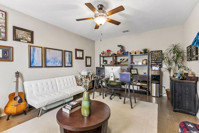 174 HIDDEN KNL, Selma, TX 78154