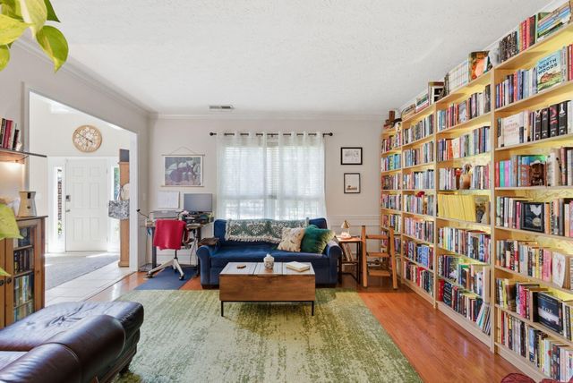 925 Seneca Park, Lexington, KY 40515