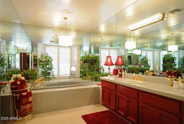 94 Biltmore Estates Drive, Phoenix, AZ 85016