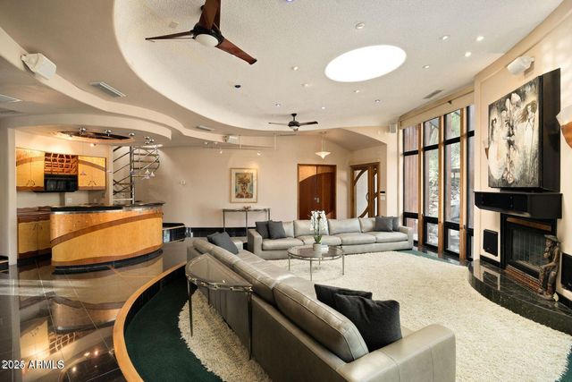 94 Biltmore Estates Drive, Phoenix, AZ 85016