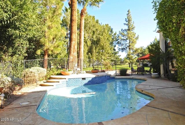 94 Biltmore Estates Drive, Phoenix, AZ 85016