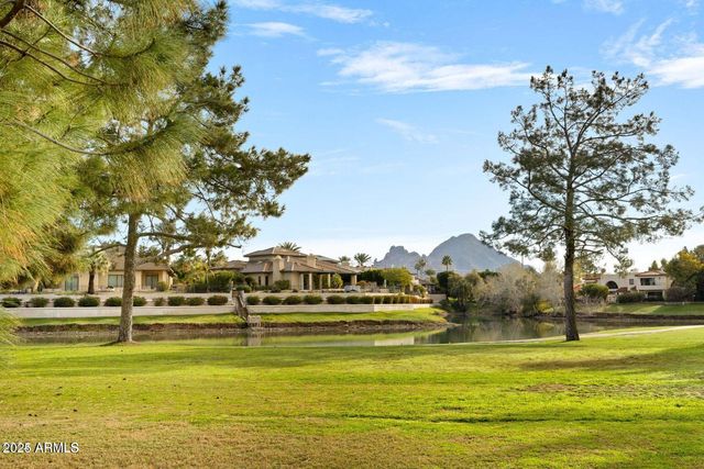 94 Biltmore Estates Drive, Phoenix, AZ 85016