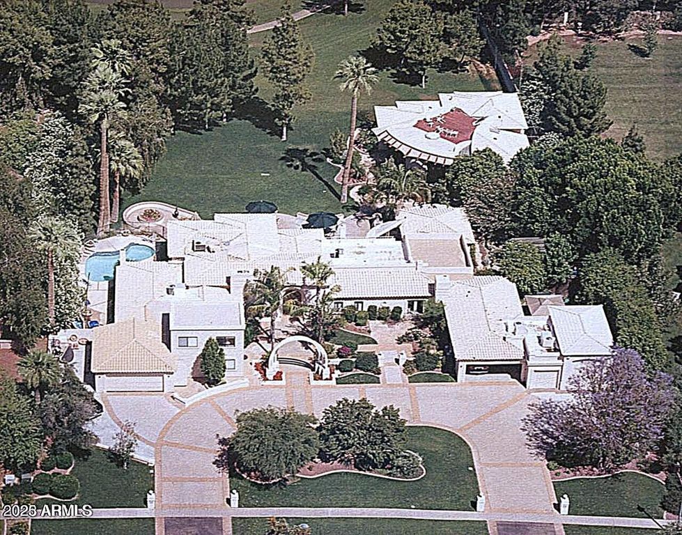 94 Biltmore Estates Drive, Phoenix, AZ 85016