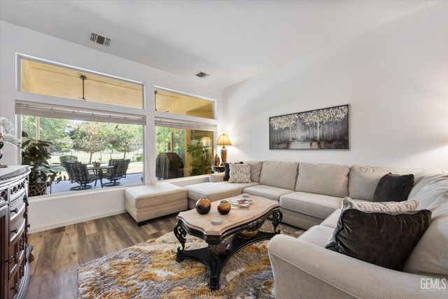 4205 Palisades Circle, Bakersfield, CA 93308