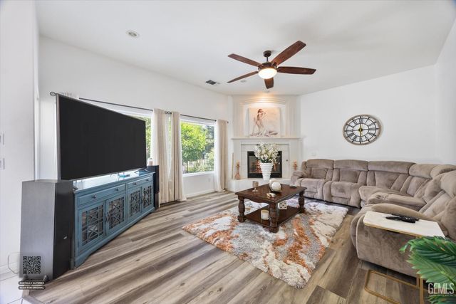 4205 Palisades Circle, Bakersfield, CA 93308
